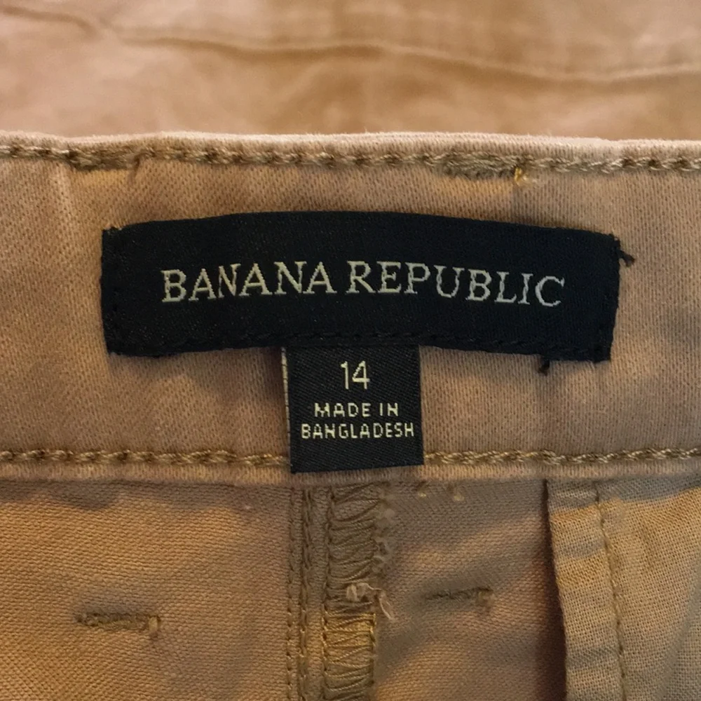 BANANA REPUBLIC | Soft Stretch Chino Shorts - Picture 14 of 16